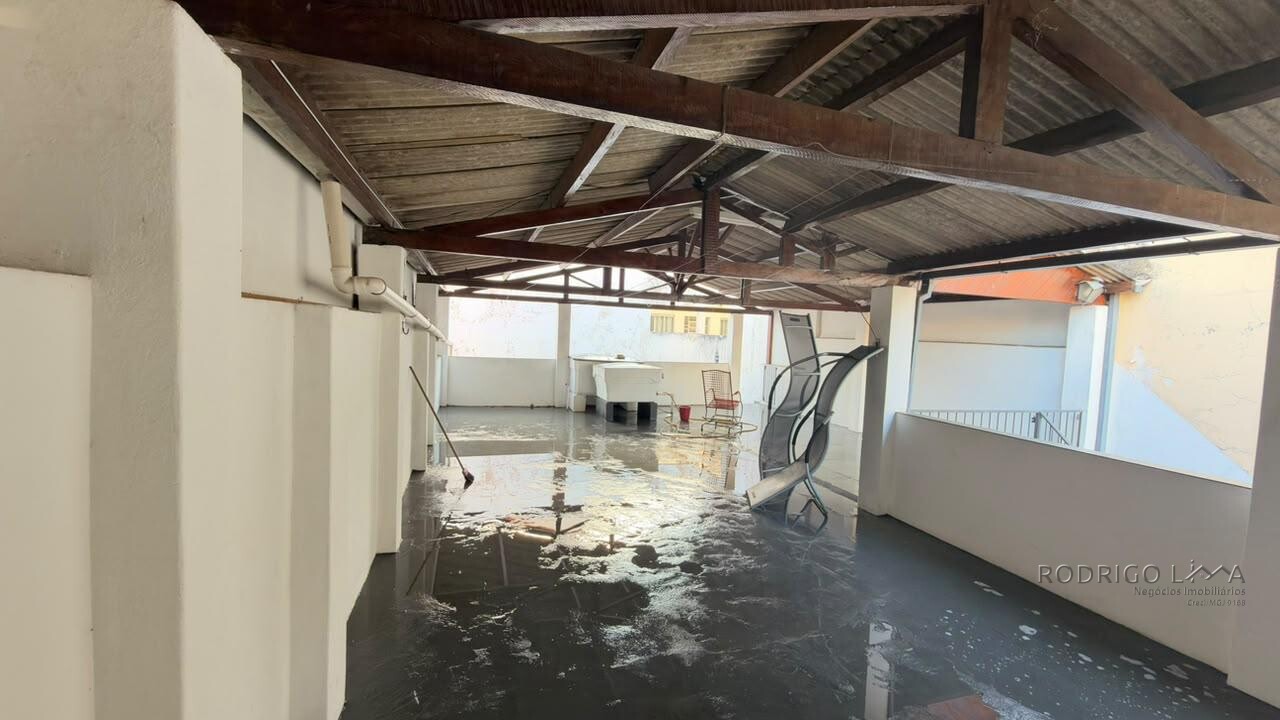 Casa para venda no Centro de São Lourenço-MG.