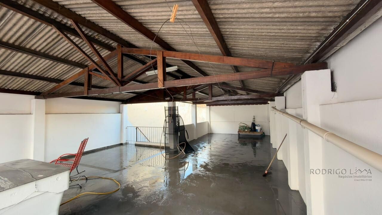 Casa para venda no Centro de São Lourenço-MG.