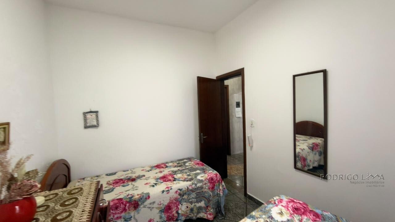 Casa para venda no Centro de São Lourenço-MG.