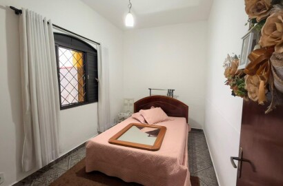 Casa para venda no Centro de São Lourenço-MG.