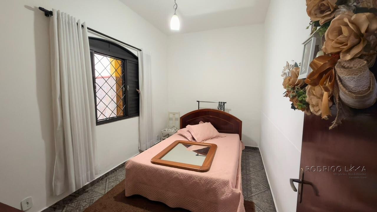 Casa para venda no Centro de São Lourenço-MG.