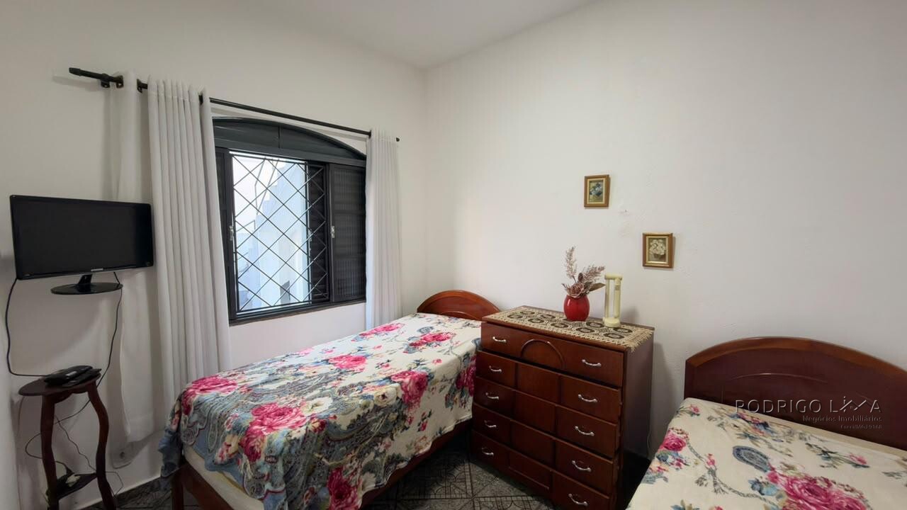 Casa para venda no Centro de São Lourenço-MG.