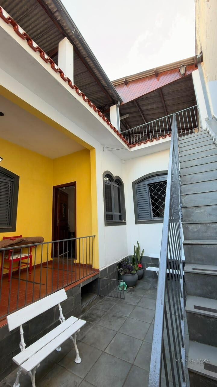 Casa para venda no Centro de São Lourenço-MG.