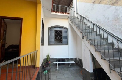 Casa para venda no Centro de São Lourenço-MG.