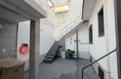 Casa para venda no Centro de São Lourenço-MG.