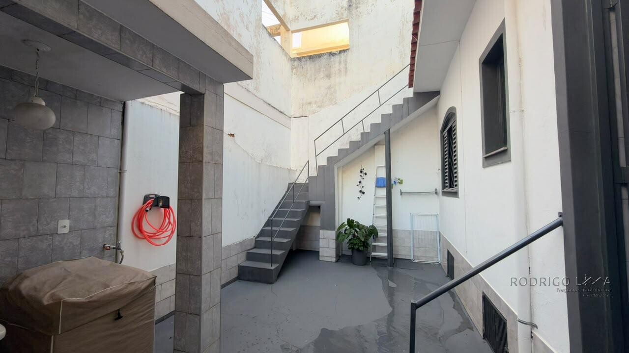 Casa para venda no Centro de São Lourenço-MG.