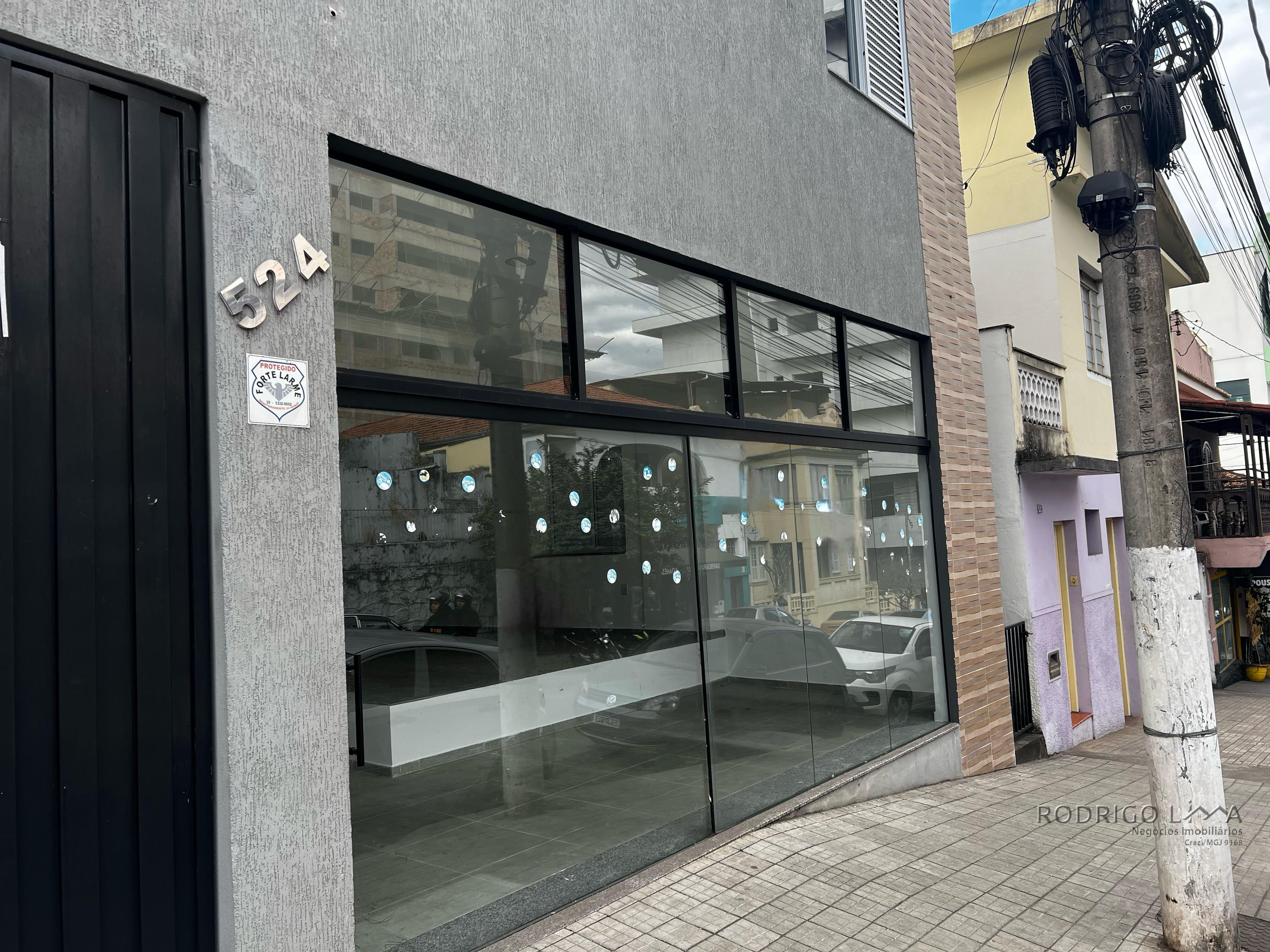 Loja para locação no centro de São Lourenço - MG.
