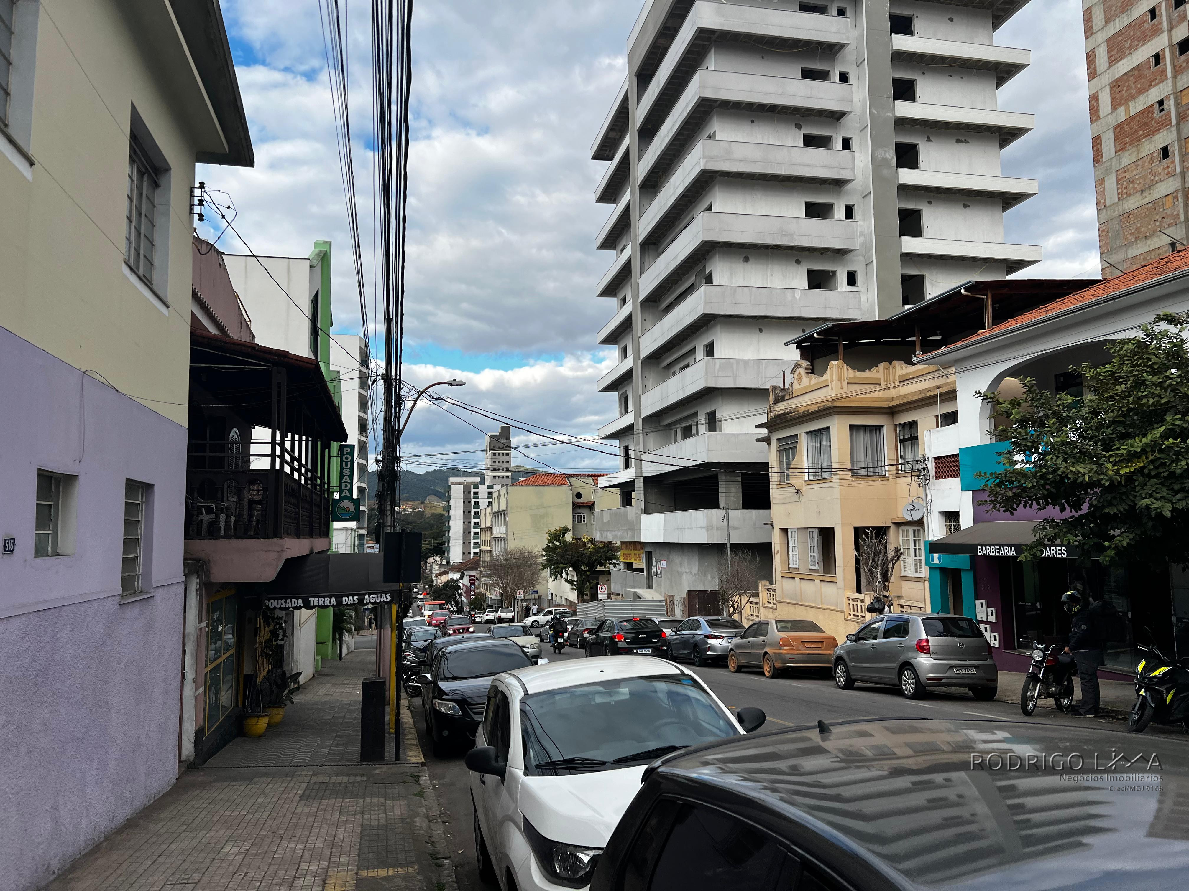 Loja para locação no centro de São Lourenço - MG.