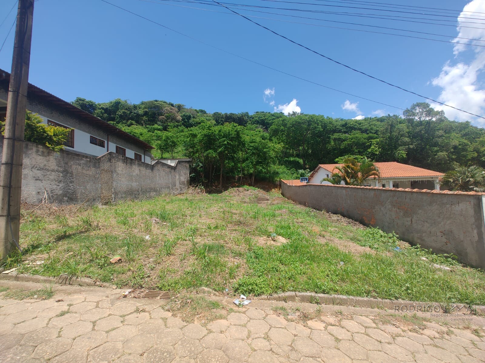 Lote à venda em bairro nobre de São Lourenço MG