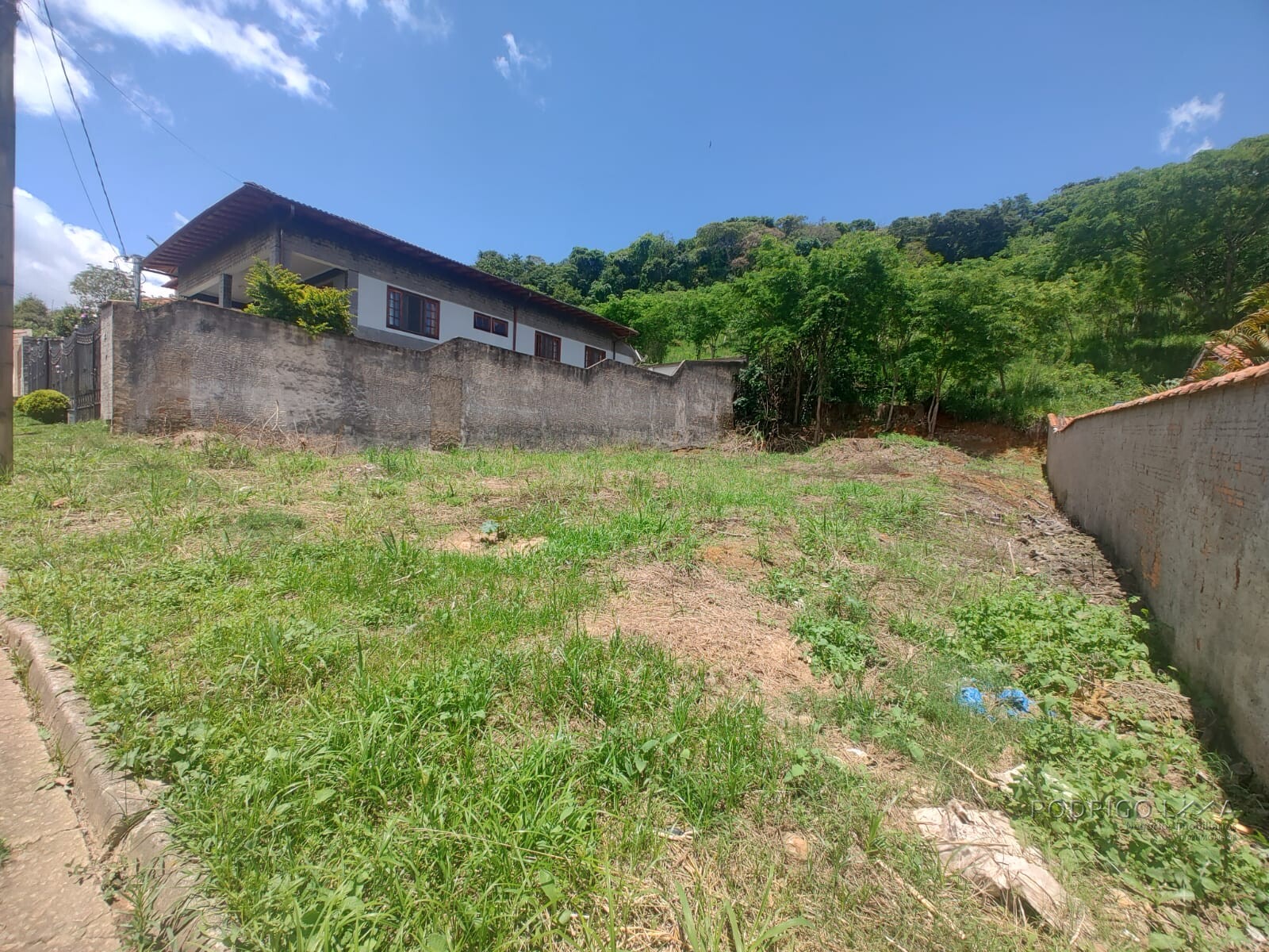 Lote à venda em bairro nobre de São Lourenço MG
