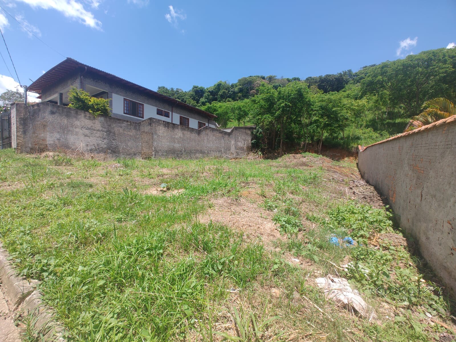 Lote à venda em bairro nobre de São Lourenço MG