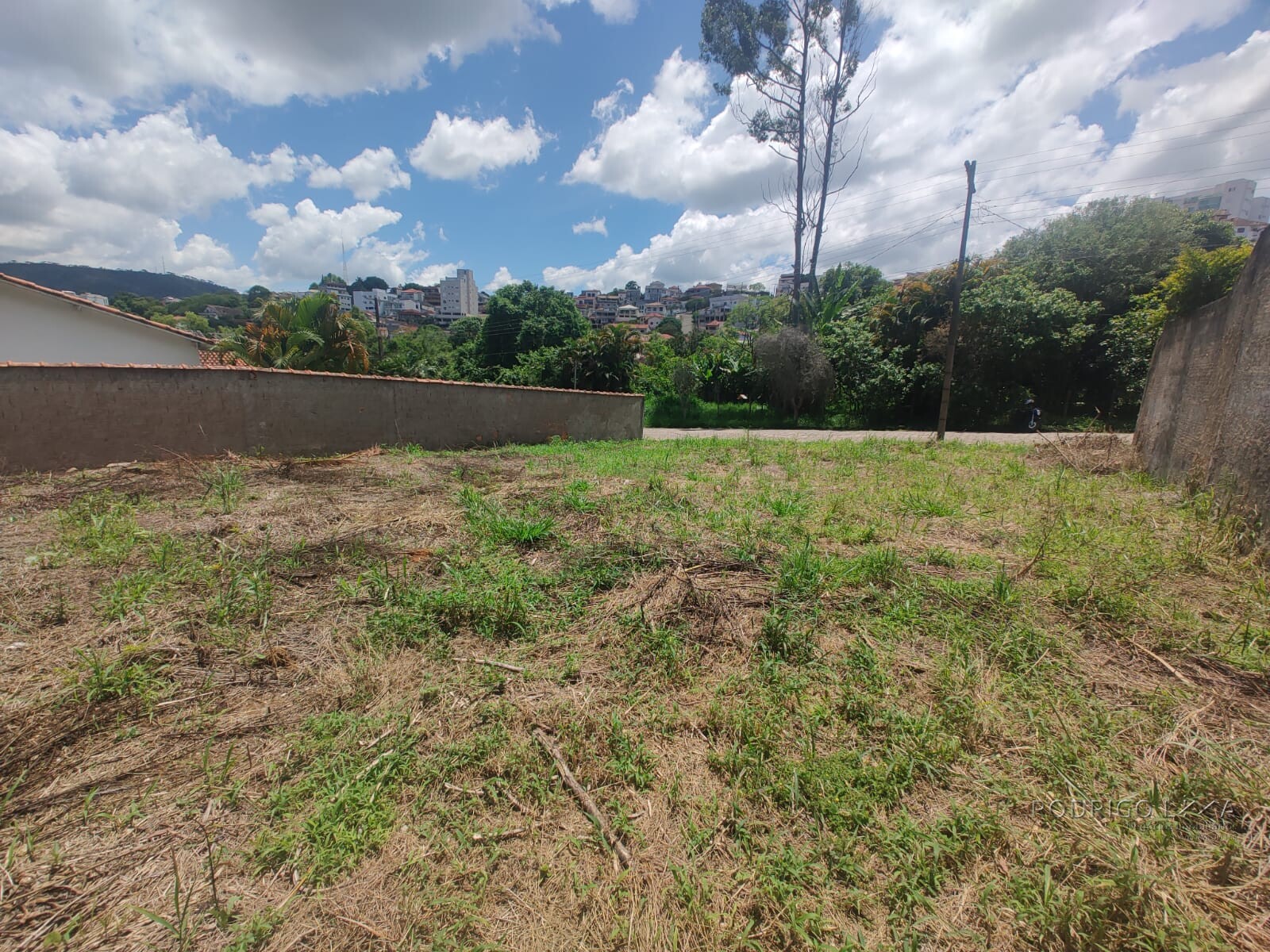 Lote à venda em bairro nobre de São Lourenço MG