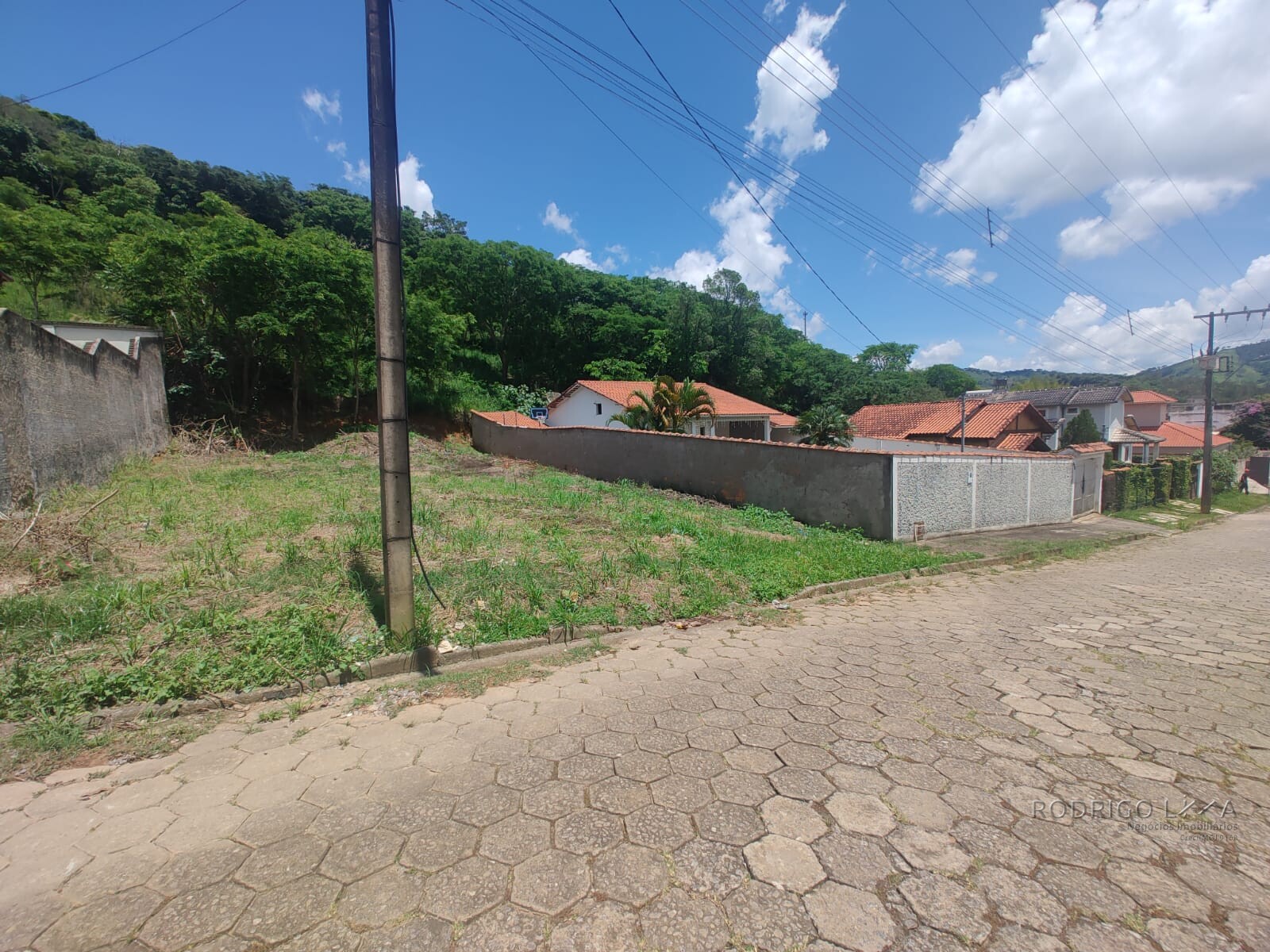 Lote à venda em bairro nobre de São Lourenço MG