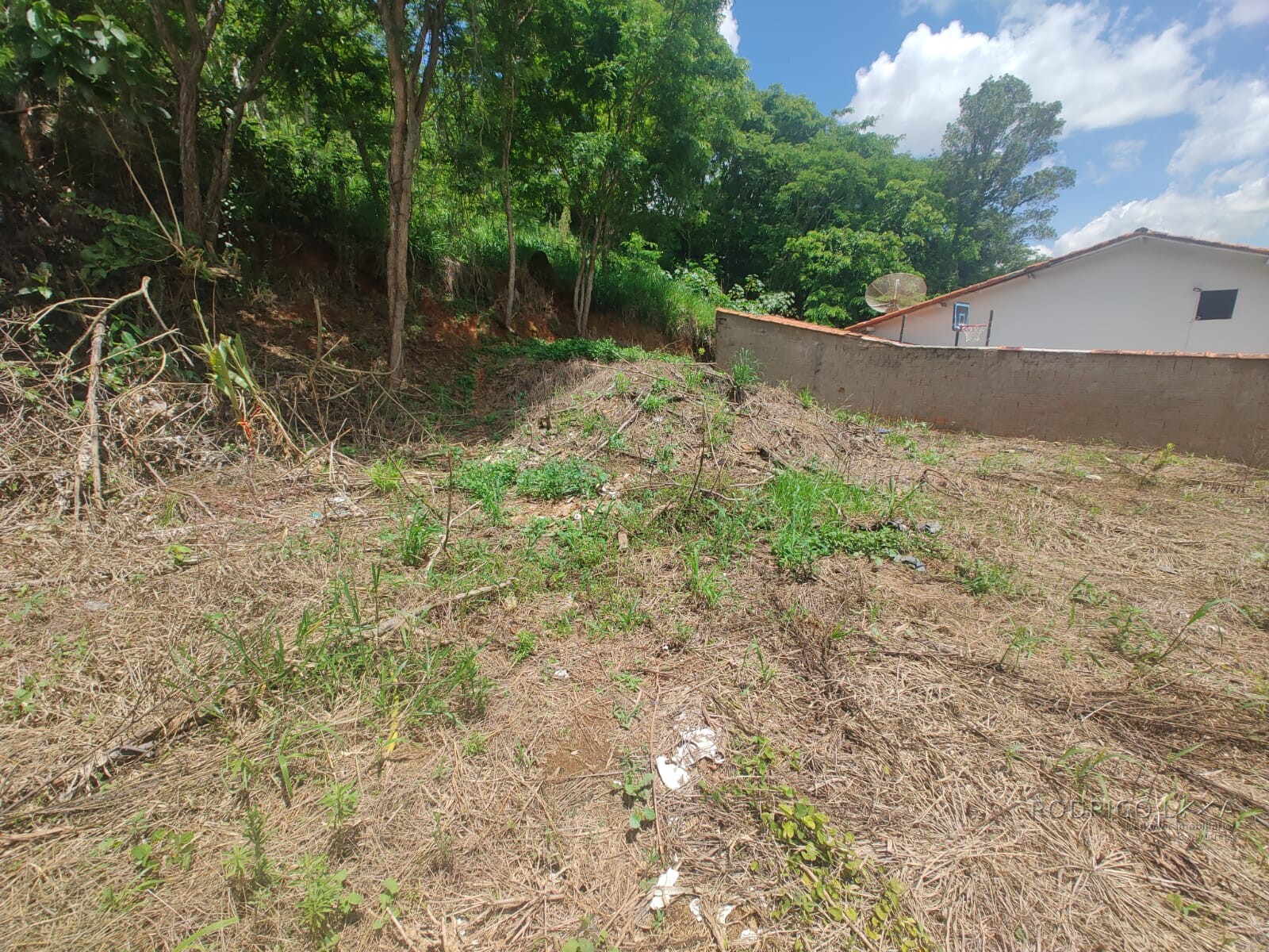 Lote à venda em bairro nobre de São Lourenço MG