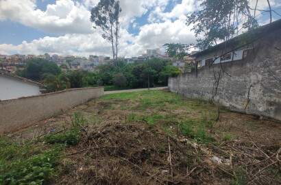 Lote à venda em bairro nobre de São Lourenço MG
