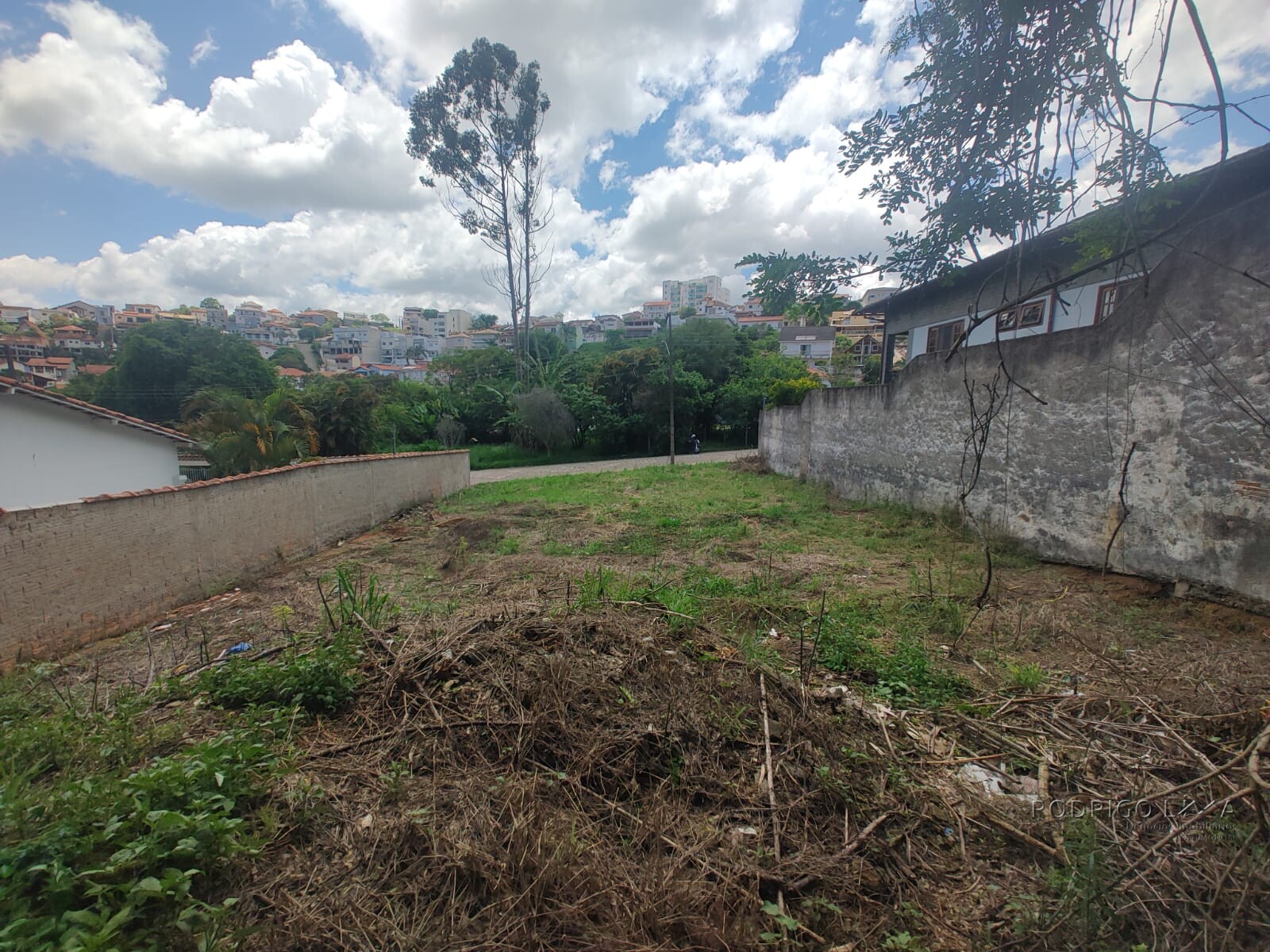 Lote à venda em bairro nobre de São Lourenço MG