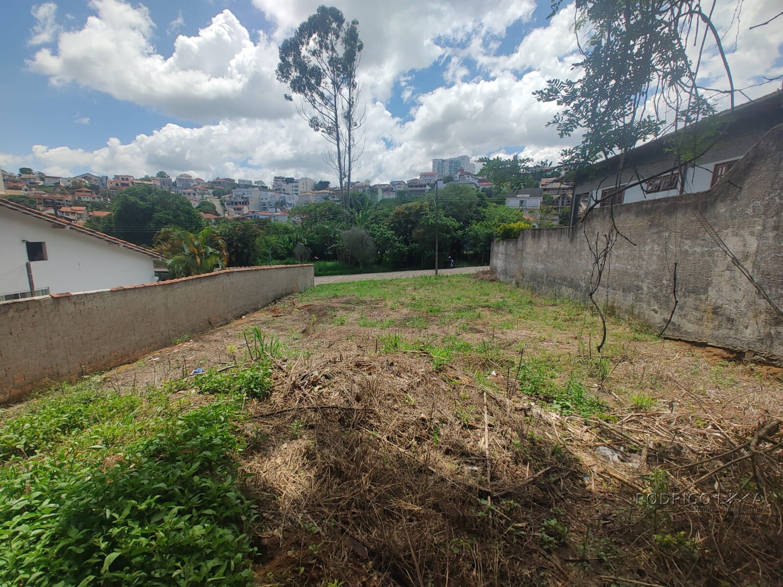 Lote à venda em bairro nobre de São Lourenço MG