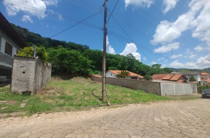 Lote à venda em bairro nobre de São Lourenço MG
