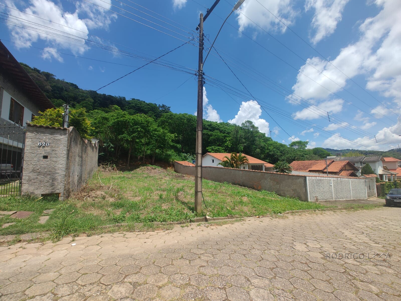 Lote à venda em bairro nobre de São Lourenço MG