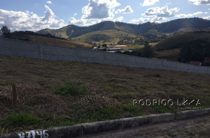 Lote no Condomínio Águas da Mantiqueira, a 3 minutos do centro de São Lourenço - MG.