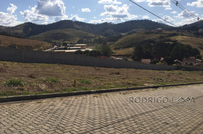Lote no Condomínio Águas da Mantiqueira, a 3 minutos do centro de São Lourenço - MG.