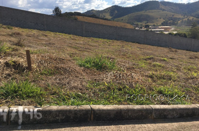 Lote no Condomínio Águas da Mantiqueira, a 3 minutos do centro de São Lourenço - MG.