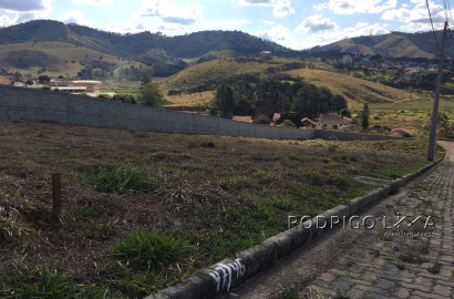 Lote no Condomínio Águas da Mantiqueira, a 3 minutos do centro de São Lourenço - MG.