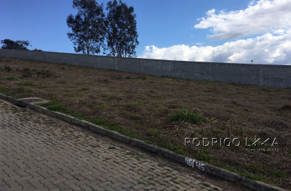 Lote no Condomínio Águas da Mantiqueira, a 3 minutos do centro de São Lourenço - MG.
