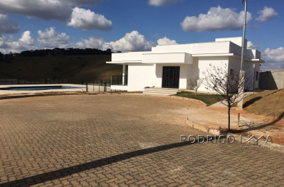 Lote no Condomínio Águas da Mantiqueira, a 3 minutos do centro de São Lourenço - MG.