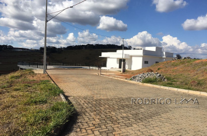 Lote no Condomínio Águas da Mantiqueira, a 3 minutos do centro de São Lourenço - MG.