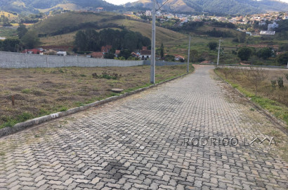 Lote no Condomínio Águas da Mantiqueira, a 3 minutos do centro de São Lourenço - MG.