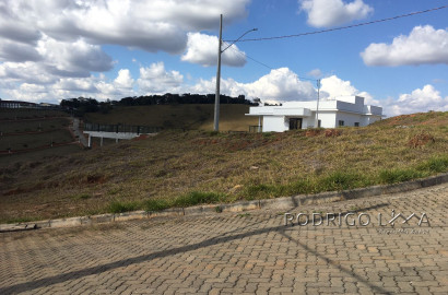 Lote no Condomínio Águas da Mantiqueira, a 3 minutos do centro de São Lourenço - MG.