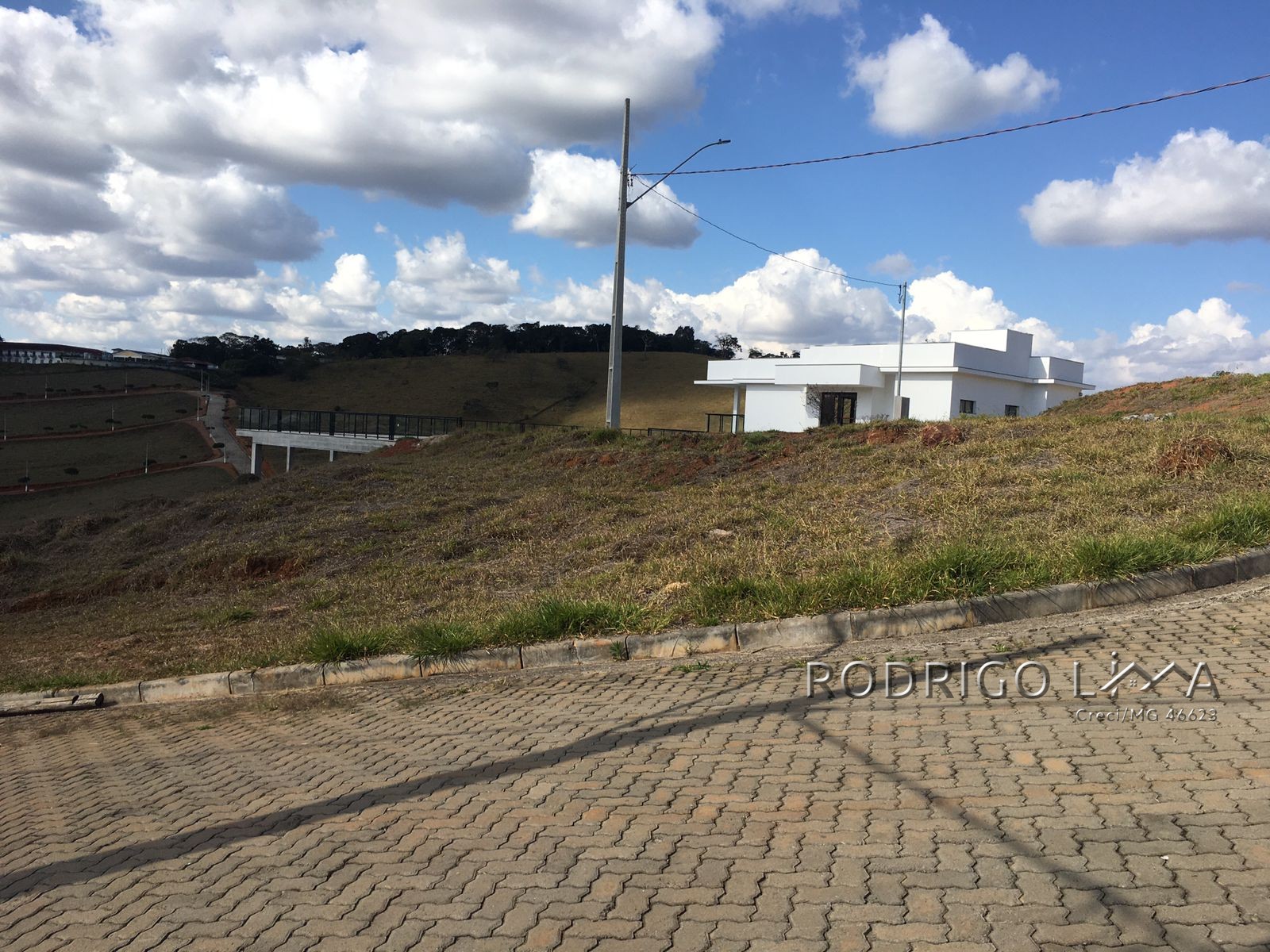 Lote no Condomínio Águas da Mantiqueira, a 3 minutos do centro de São Lourenço - MG.