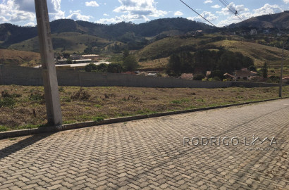 Lote no Condomínio Águas da Mantiqueira, a 3 minutos do centro de São Lourenço - MG.