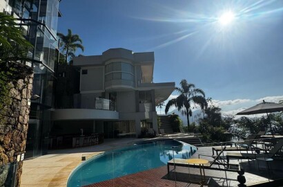 Luxuosa mansão para venda em Ubatuba SP.