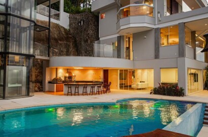 Luxuosa mansão para venda em Ubatuba SP.