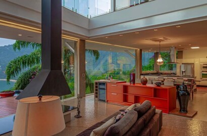 Luxuosa mansão para venda em Ubatuba SP.