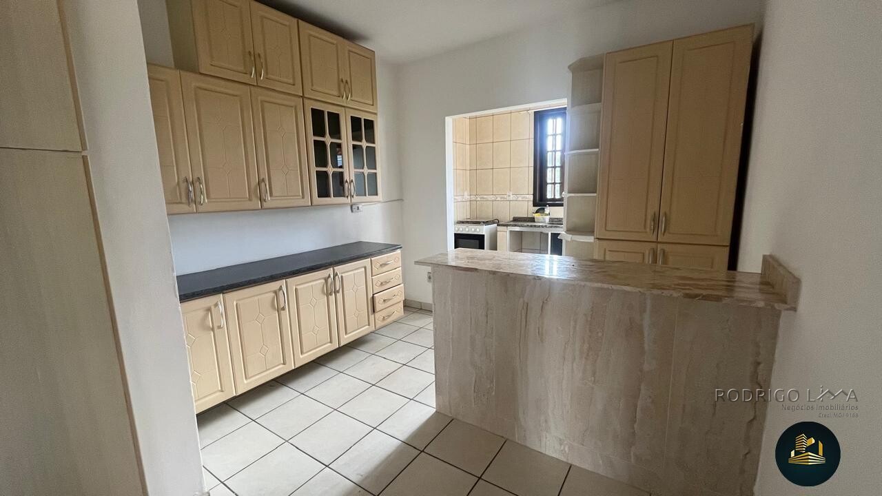 Casa para venda em São Lourenço - MG.