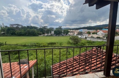 Casa para venda em São Lourenço - MG.