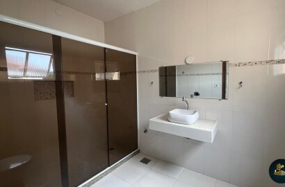 Casa para venda em São Lourenço - MG.
