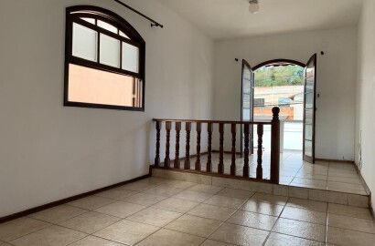 Casa para venda em São Lourenço - MG.