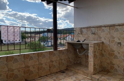 Casa para venda em São Lourenço - MG.