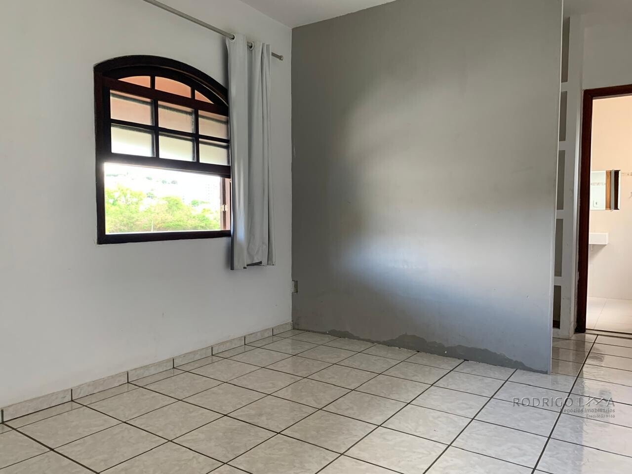 Casa para venda em São Lourenço - MG.