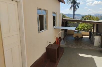 Casa para venda em São Lourenço - MG.