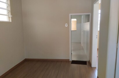 Casa para venda em São Lourenço - MG.