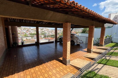 Casa de alto padrão para venda em São Lourenço MG