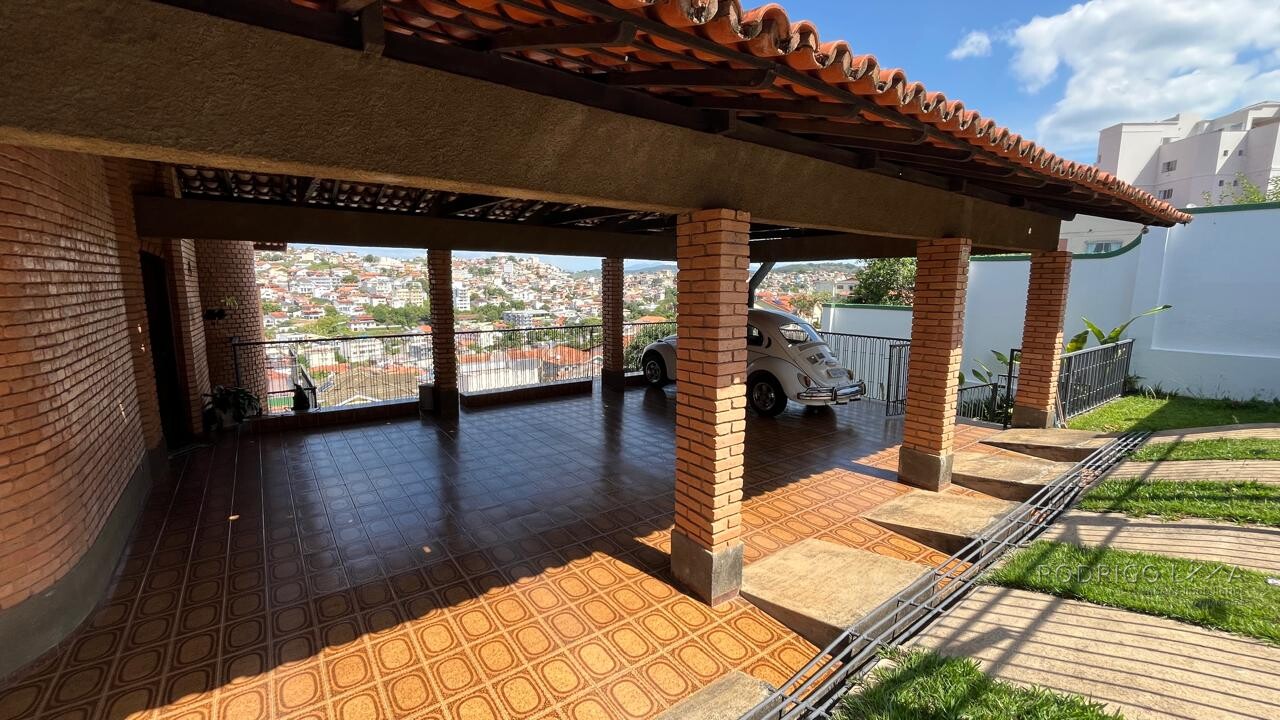 Casa de alto padrão para venda em São Lourenço MG