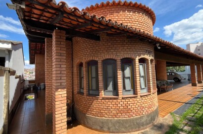 Casa de alto padrão para venda em São Lourenço MG