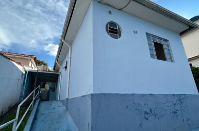 Casa com terreno amplo para venda em São Lourenço MG