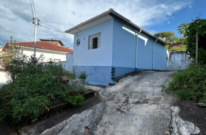 Casa com terreno amplo para venda em São Lourenço MG